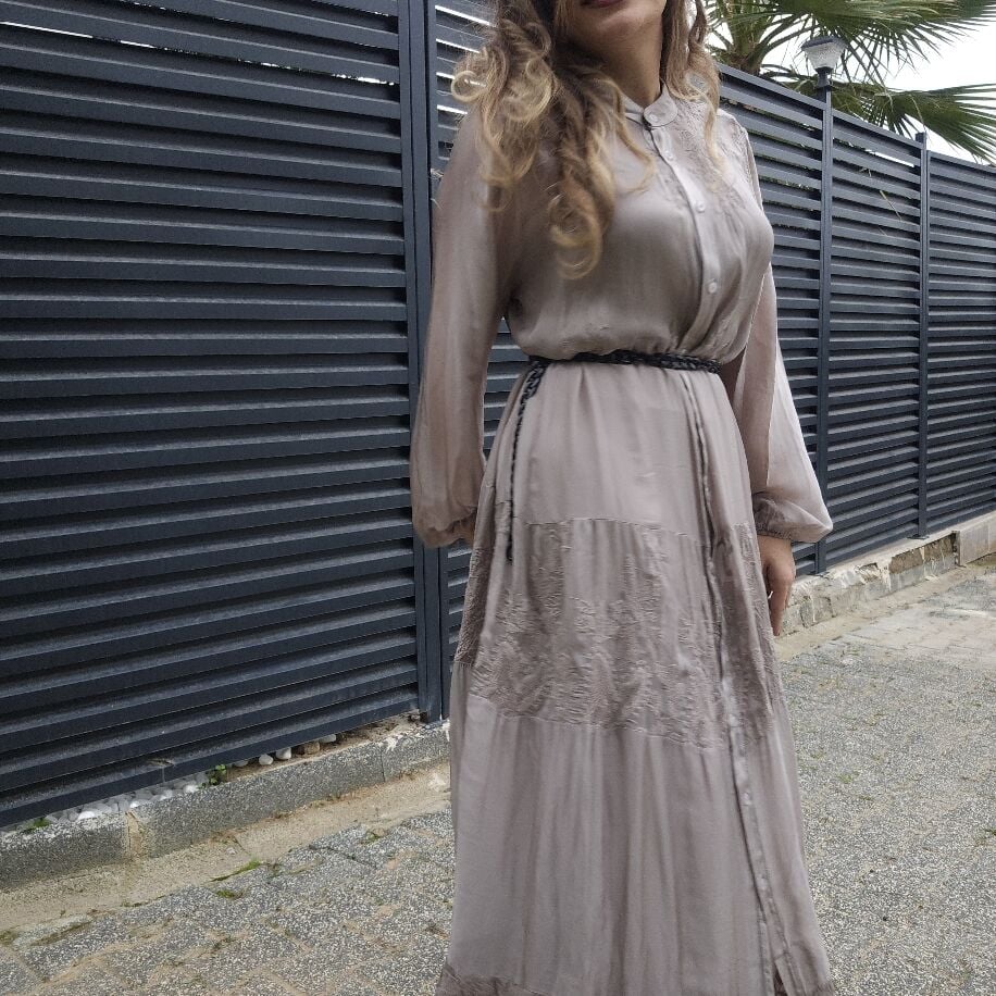 Düğmeli İpek Elbise Bej